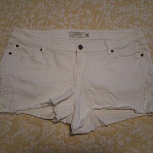 Women's Torrid Shorts, White, Size 18
